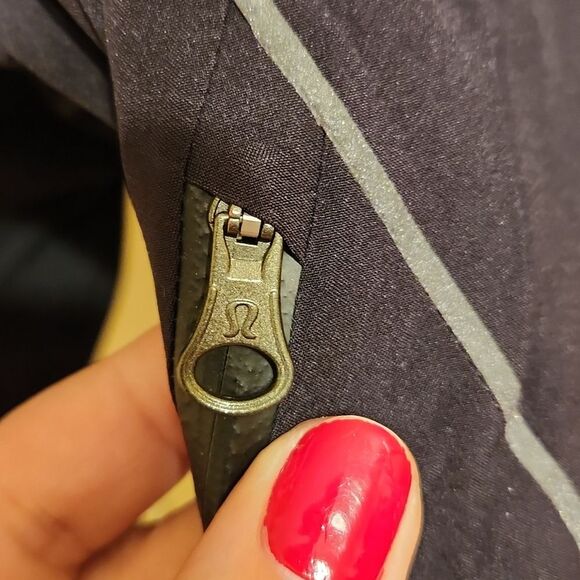 Lululemon Women's "fast & Free" Black Windbreaker Jacket Size 4 - Picture 4 of 10